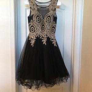 Beautiful Black and Gold Dress 🌻
